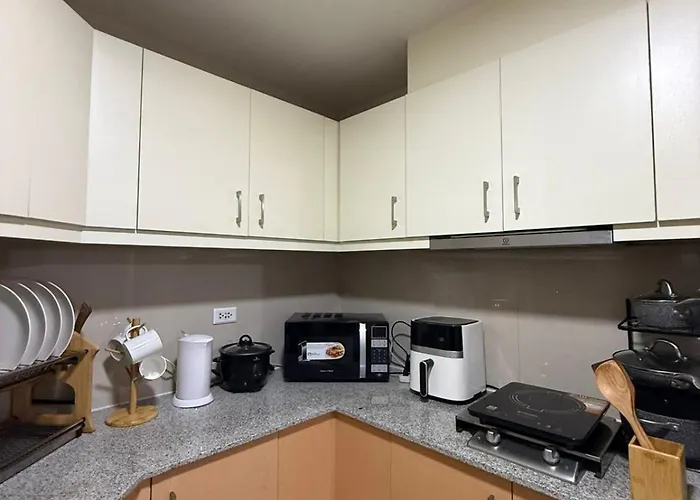 In Bgc By Michvist - Uptown Parksuites Tower 2 * Manila
