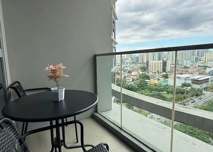In Bgc By Michvist - Uptown Parksuites Tower 2 *