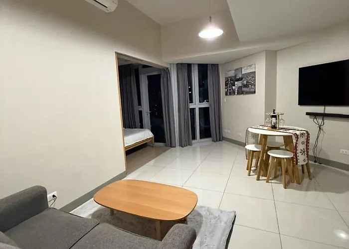 In Bgc By Michvist - Uptown Parksuites Tower 2 *
