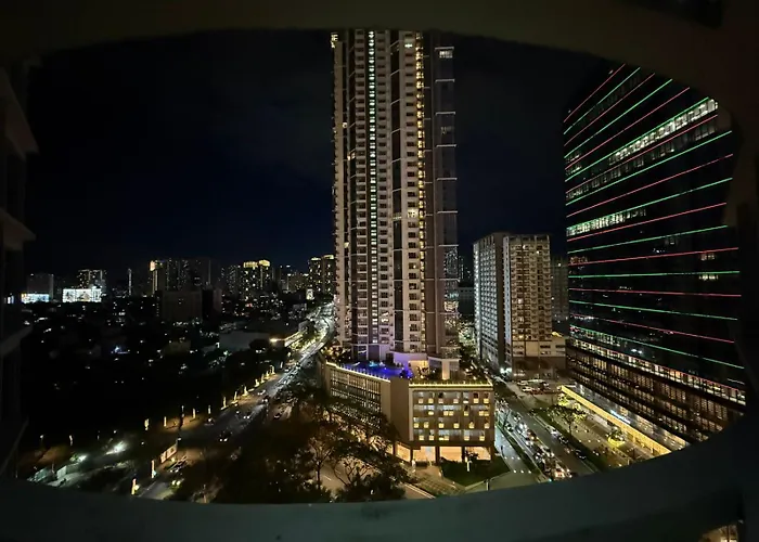 In Bgc By Michvist - Uptown Parksuites Tower 2 * Manila