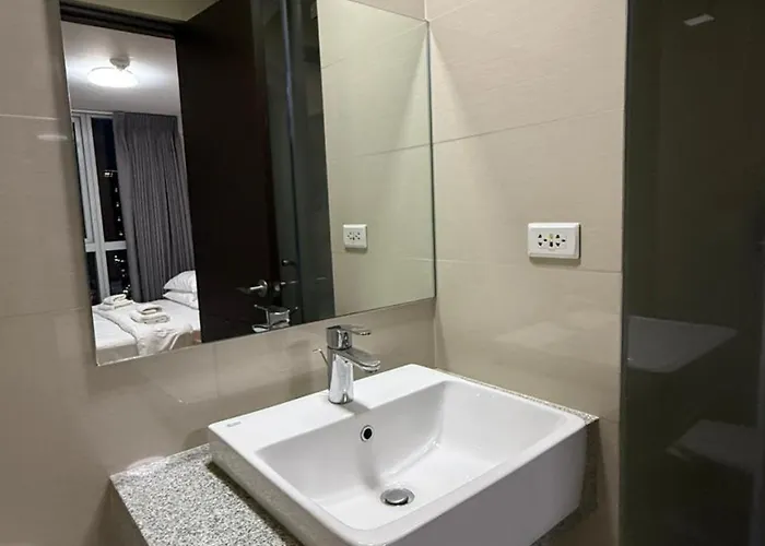 In Bgc By Michvist - Uptown Parksuites Tower 2 Aparthotel Manila