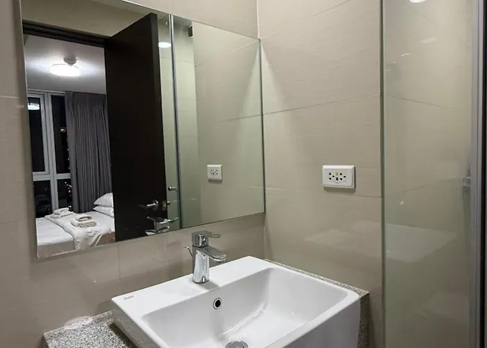 Aparthotel In Bgc By Michvist - Uptown Parksuites Tower 2 *