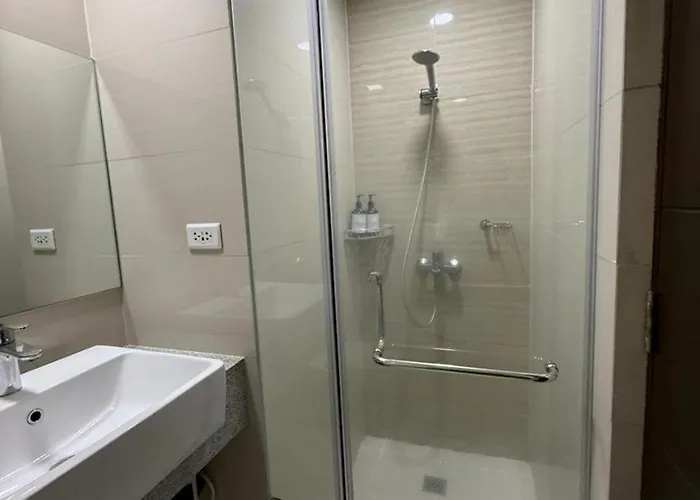 In Bgc By Michvist - Uptown Parksuites Tower 2 Manila
