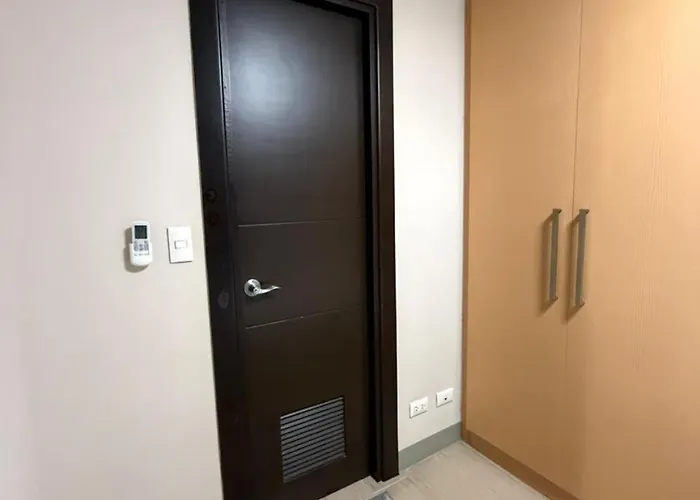 In Bgc By Michvist - Uptown Parksuites Tower 2 *